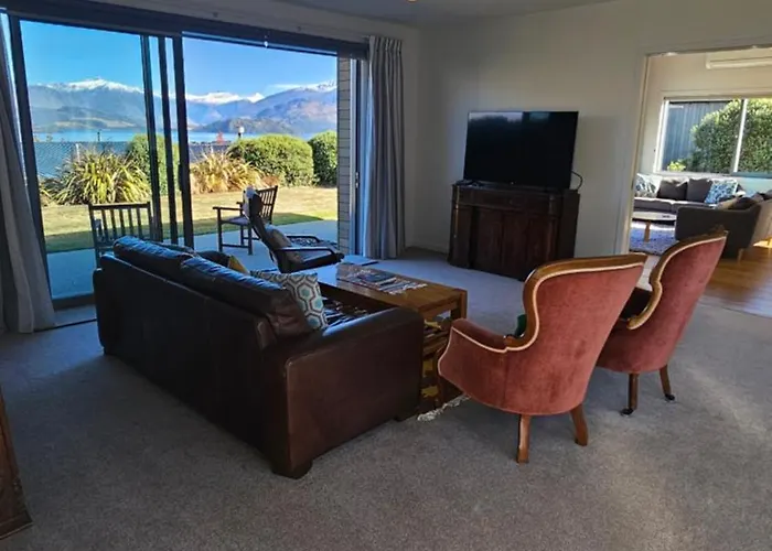 With Amazing And Mountain Views *